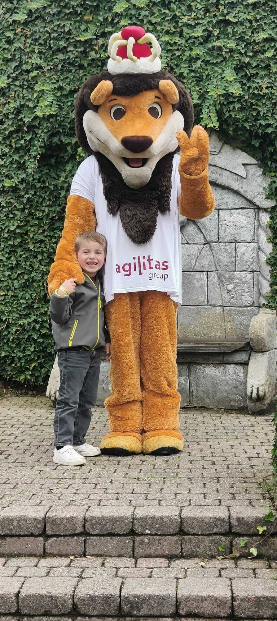 555b9f93-6ac7-45f9-a589-5fb104fa8baf 555b9f93-6ac7-45f9-a589-5fb104fa8baf